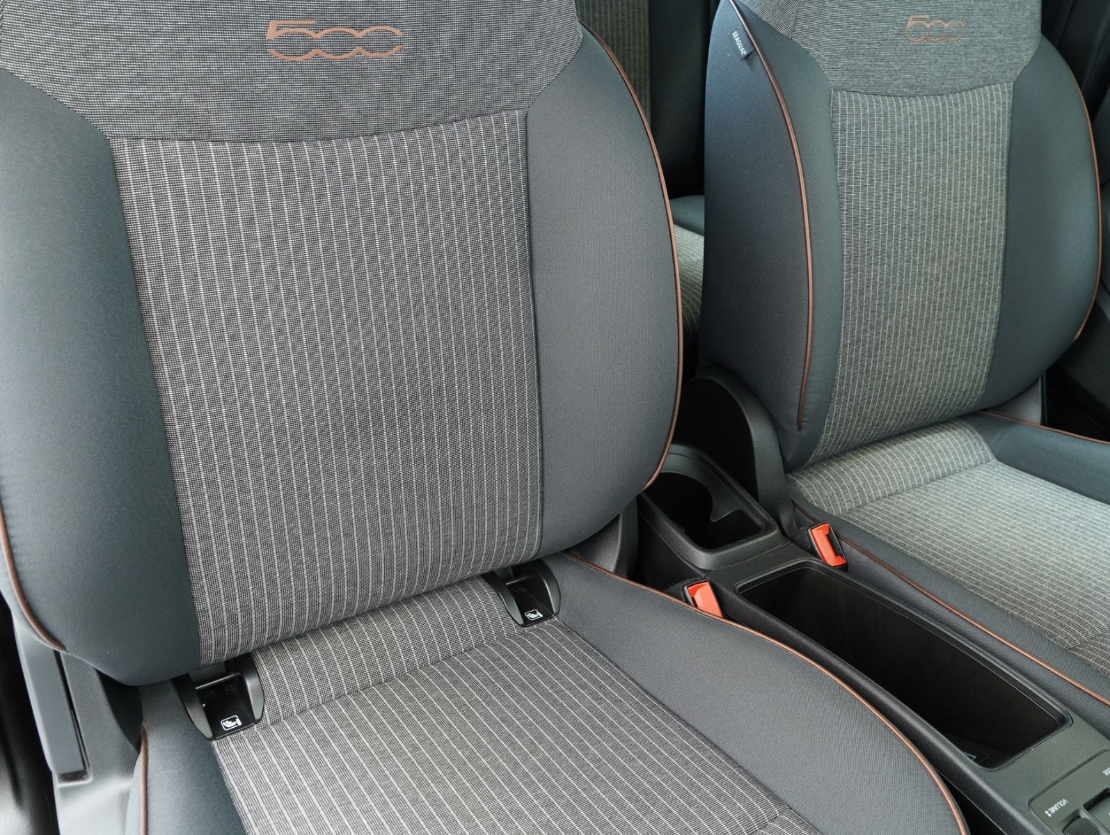 Fahrzeugabbildung Fiat 500e Icon 87KW/42kWh/DC-LADEN/NAVI/KAMERA
