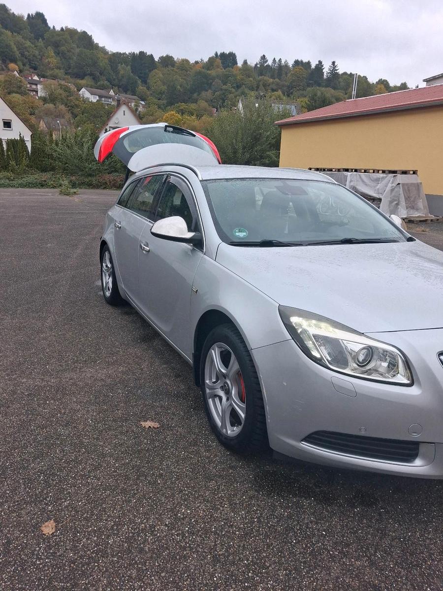Opel Insignia 2010 — салон