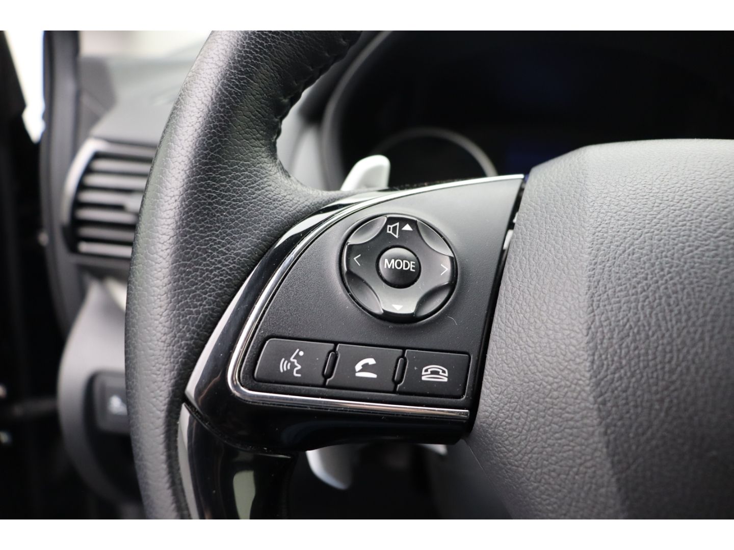 Fahrzeugabbildung Mitsubishi Eclipse Cross Basis Hybrid 4WD Rückfahrkamera