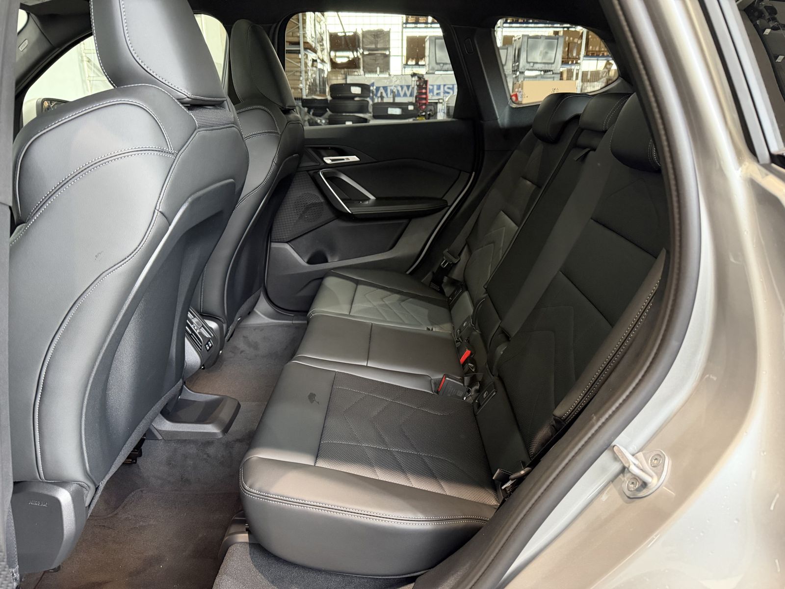 Fahrzeugeinzelansicht 13 Fahrzeugabbildung BMW X1 sDrive20i Panodach~AHK~Head-Up Display DAB