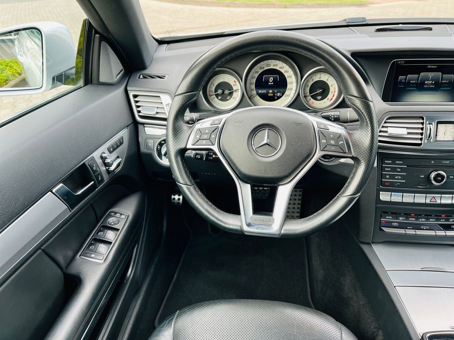 Fahrzeugabbildung Mercedes-Benz E 500 CABRIO AMG - Distronic, 360°, LED, Memory,
