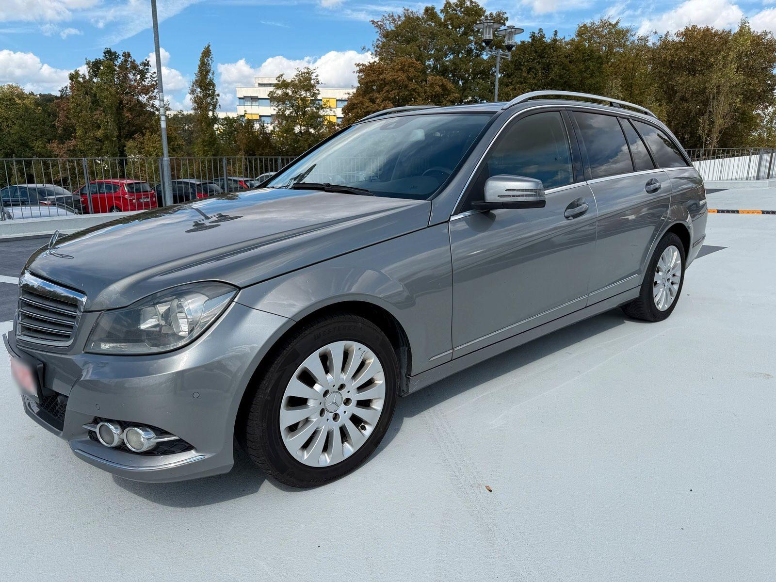 Mercedes-Benz C220 2012 — interior