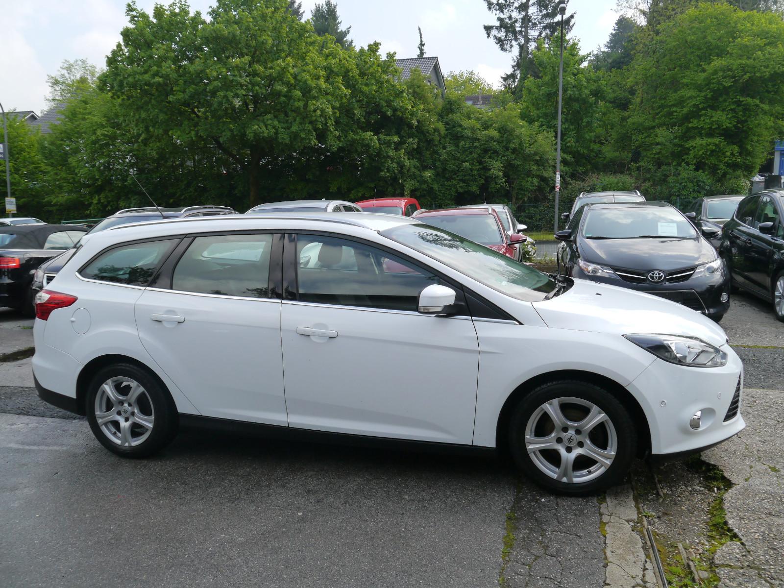 Ford Focus 2011 — interior