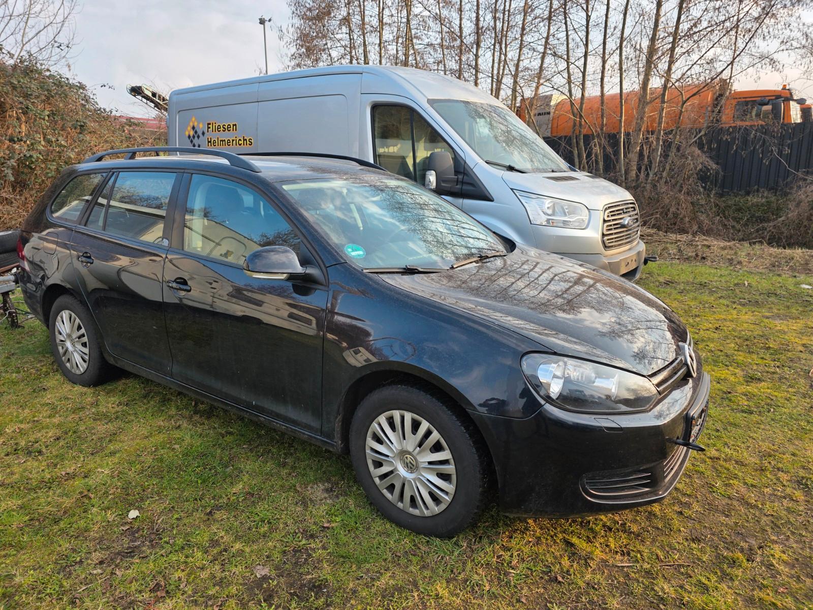 Volkswagen Golf 2010 — rear view