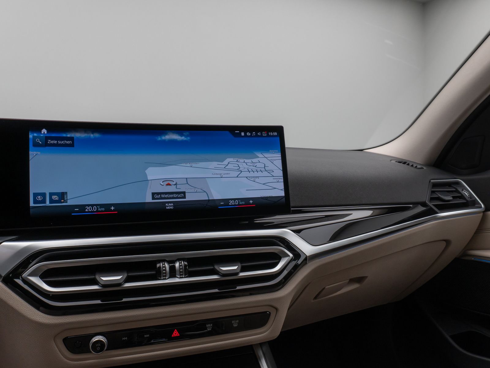 Fahrzeugabbildung BMW 330e xD Kamera HUD DAB HiFi Stop&Go AHK Sport