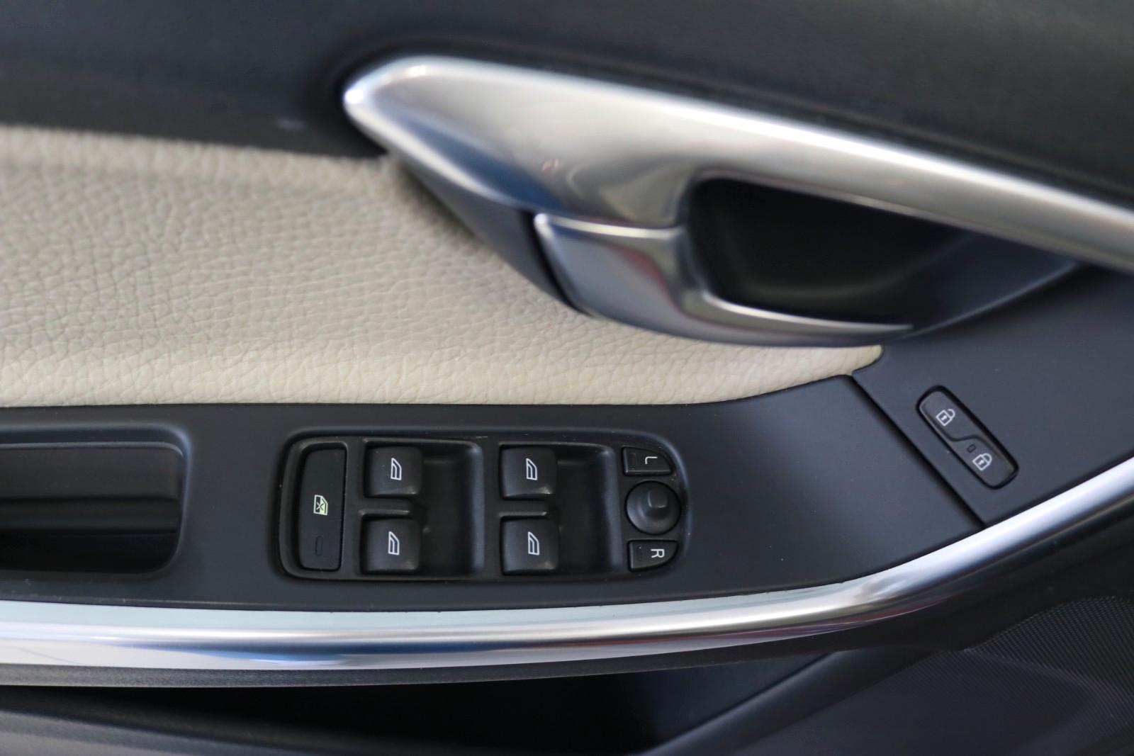 Volvo V60 2011 — photo 22