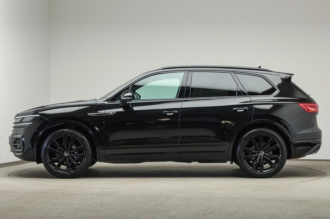 Volkswagen Touareg 3.0 TDI 4M DSG R-LINE BLACK-STYLE IQ.LIG foto 5