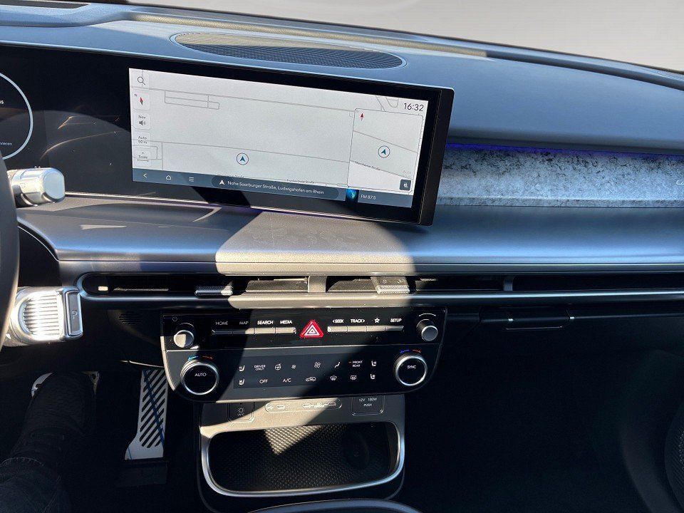 Fahrzeugabbildung Hyundai IONIQ 9 6-Sitzer 110kWh 307PS AWD UNIQ