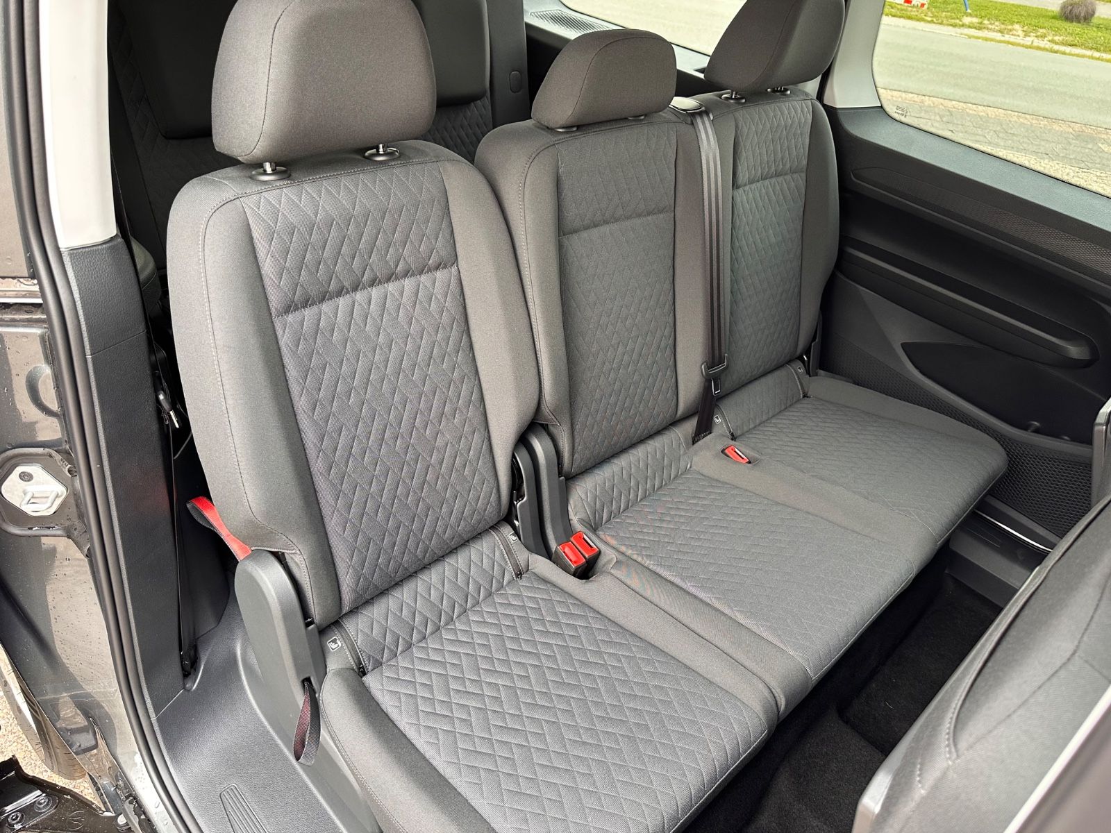 Fahrzeugabbildung Volkswagen Caddy Maxi Kombi 1.5 TSI Life DSG AHK/ACC/APP