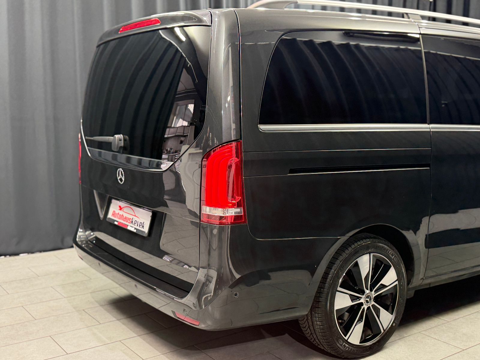 Fahrzeugabbildung Mercedes-Benz V300 d AVANTGARDE EDITION 4MATIC lang|BURMESTER|