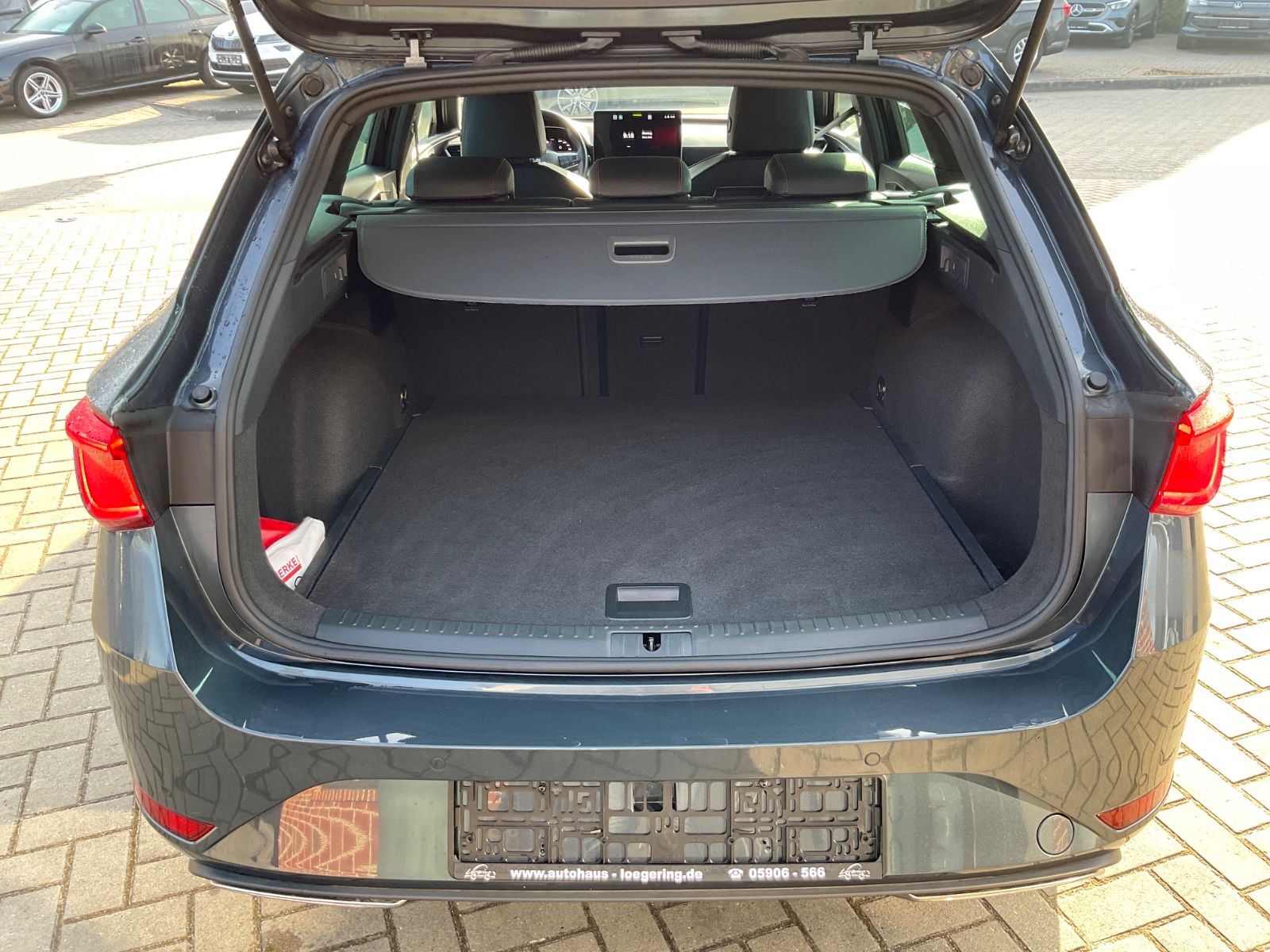 Fahrzeugabbildung SEAT Leon 1.5 eTSI,FR,DSG,ACC,Kamera,Carplay,