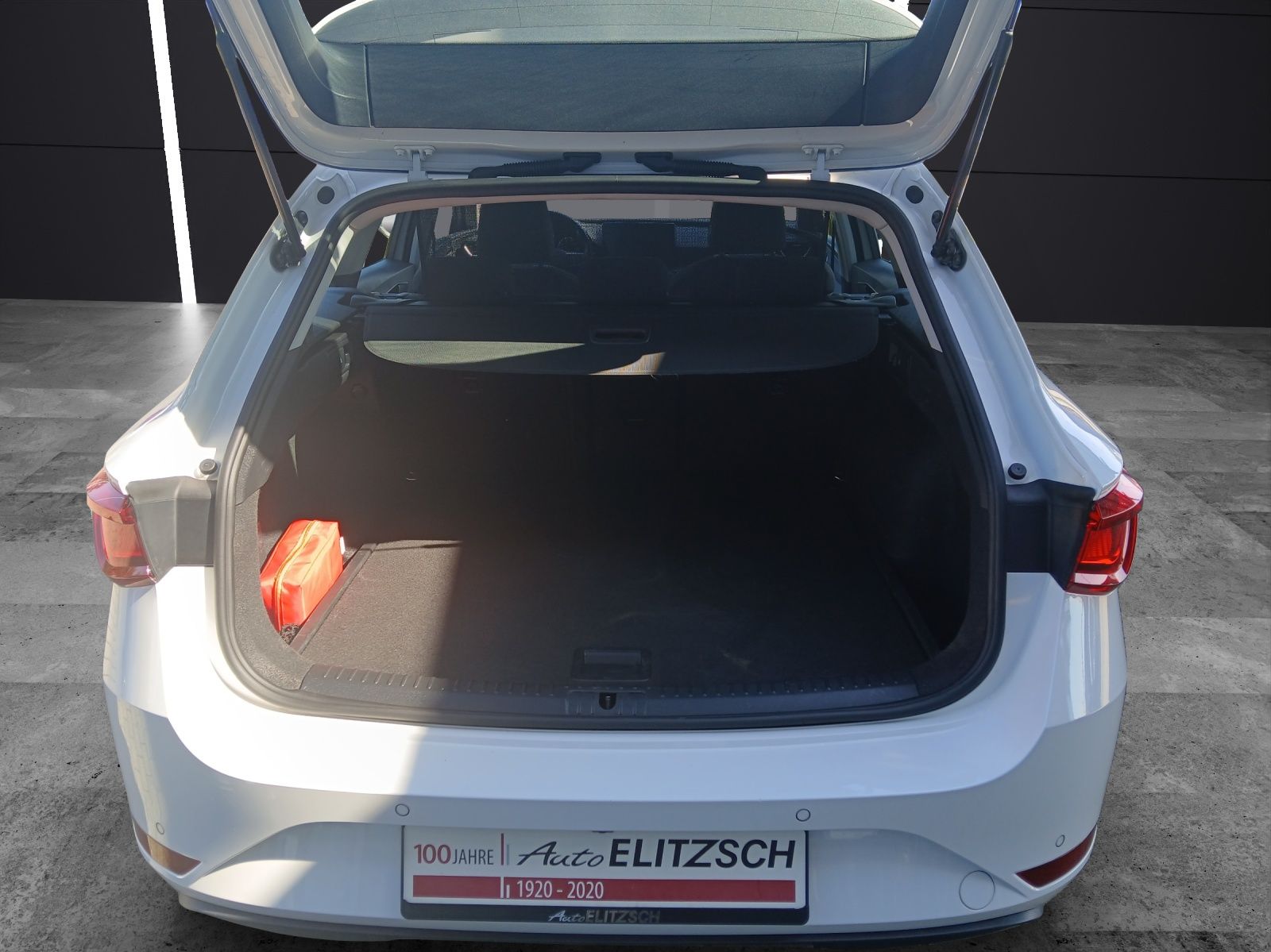 Fahrzeugabbildung SEAT Leon SP TDI Style DSG LED Navi AID ACC RFK SH