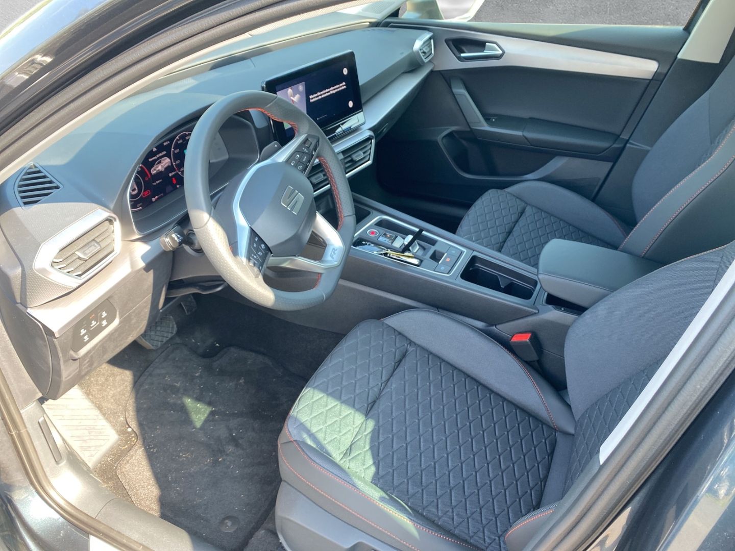 Fahrzeugabbildung SEAT Leon Sportstourer FR 2.0 TDI EU6d *Navi *digital