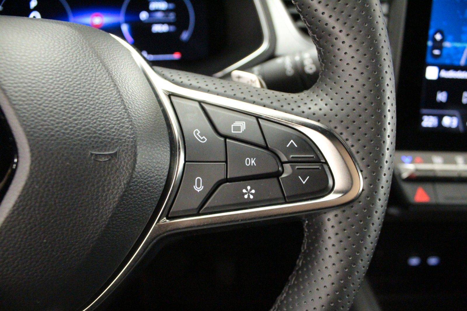 Fahrzeugabbildung Renault Captur Mild Hybrid 160 EDC Techno *Ganzjahresrei