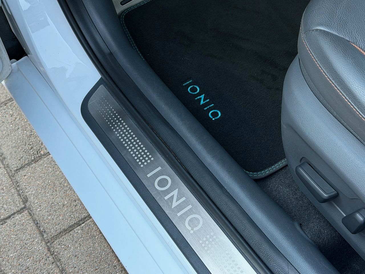 Fahrzeugabbildung Hyundai IONIQ EV Premium *Schiebedach*Totwinkel*ACC*LED*