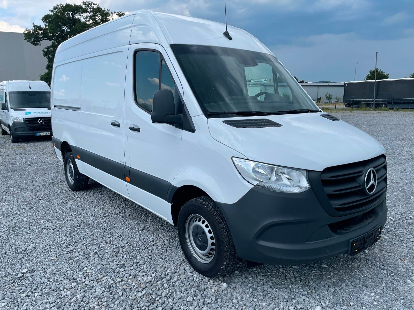 Fahrzeugabbildung Mercedes-Benz Sprinter III  317 CDI  MR / AHK  / MBUX