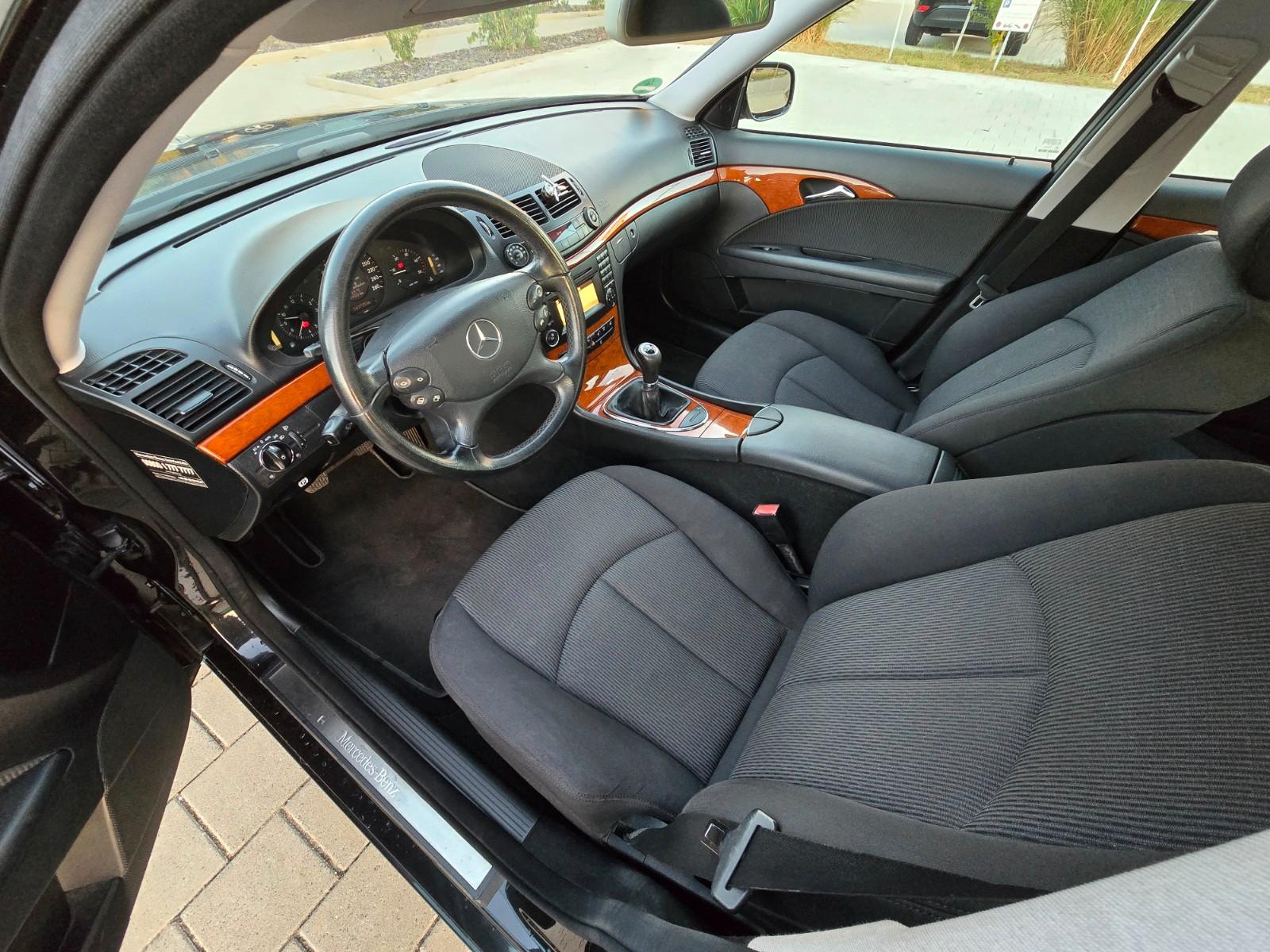 Mercedes-Benz E200 2009 — photo 9