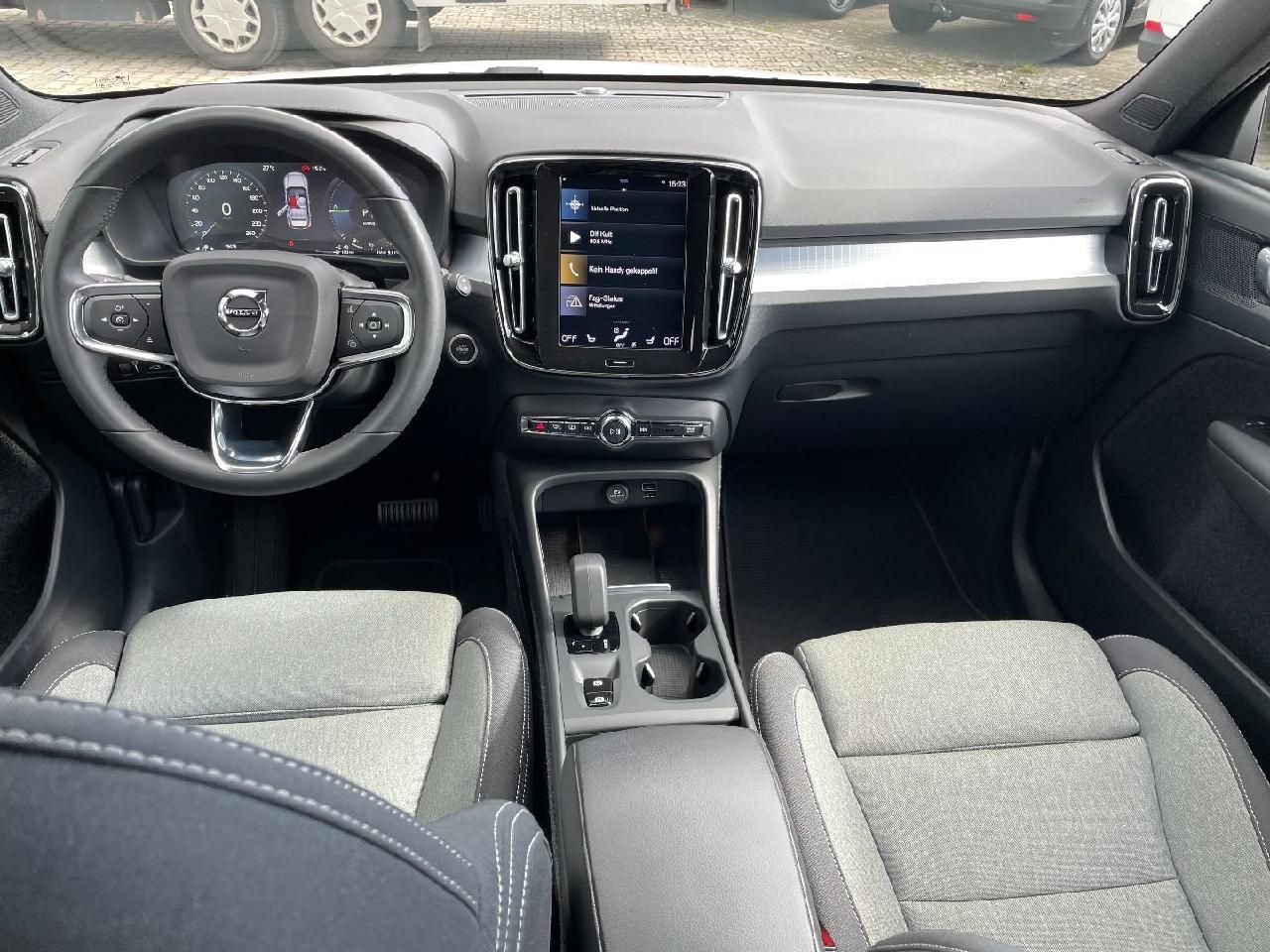 Fahrzeugabbildung Volvo XC40 Core Recharge Plug-In Hybrid 2WD