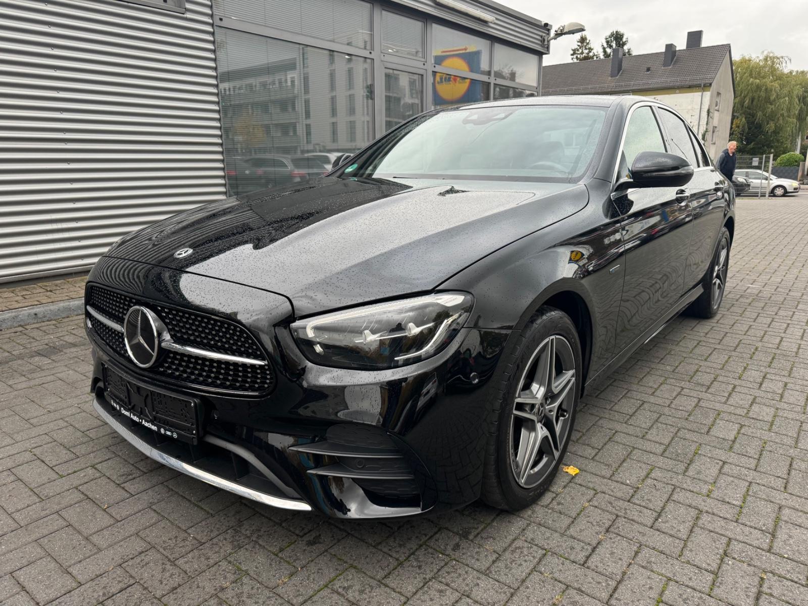 Mercedes-Benz E 300 de Lim. /AMG-Line/Panorama/Unfallfrei