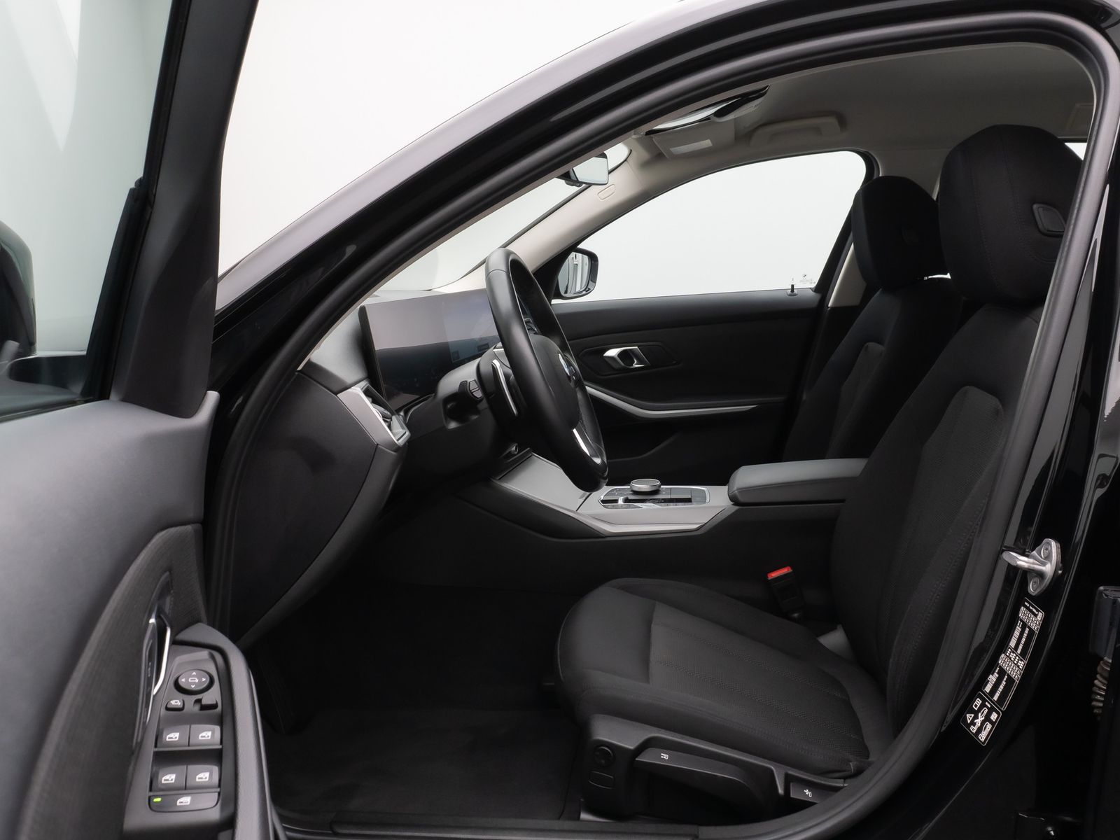 Fahrzeugabbildung BMW 330i xD DAB HUD CockPitPro PDCFernlichtassist