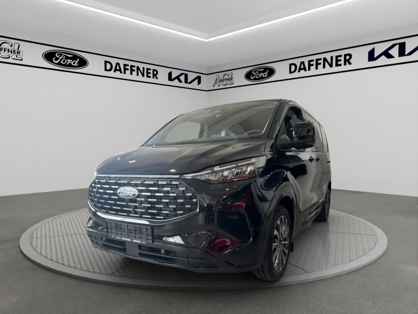 Fahrzeugabbildung Ford Tourneo Custom Bus Plug-in Hybrid 340 L1 Titaniu