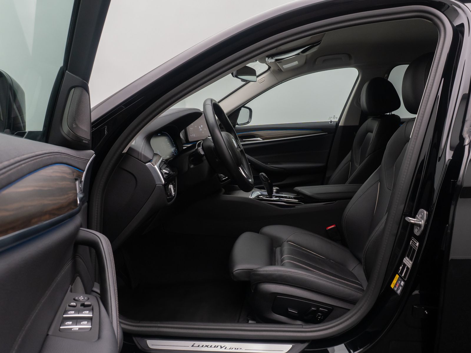 Fahrzeugabbildung BMW 530e Luxury Line DAB Laser Komfort H/K HUD Sport