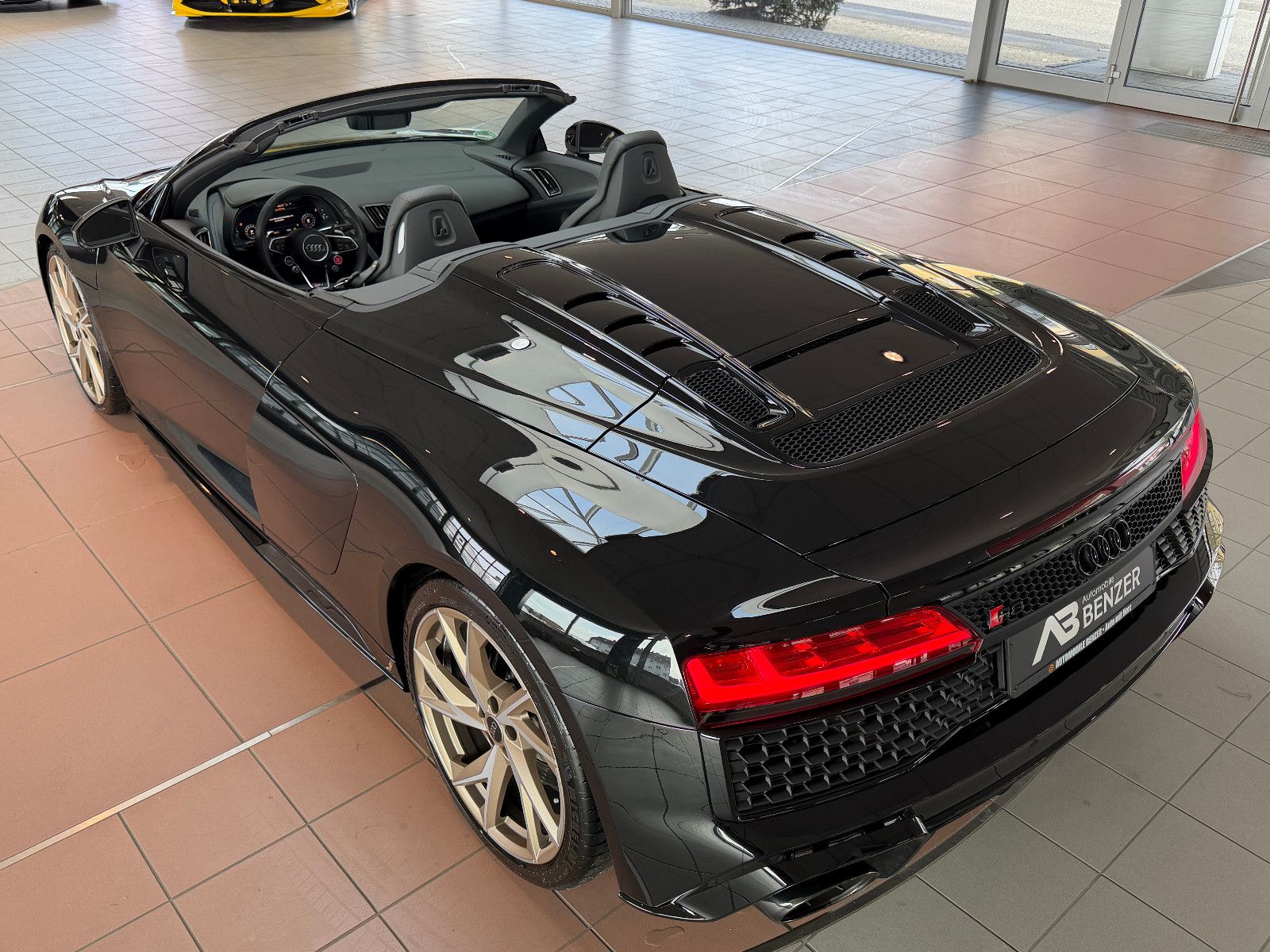 Fahrzeugabbildung Audi R8 Spyder 5.2 FSI RWD performance/BANG&OLUFSEN/