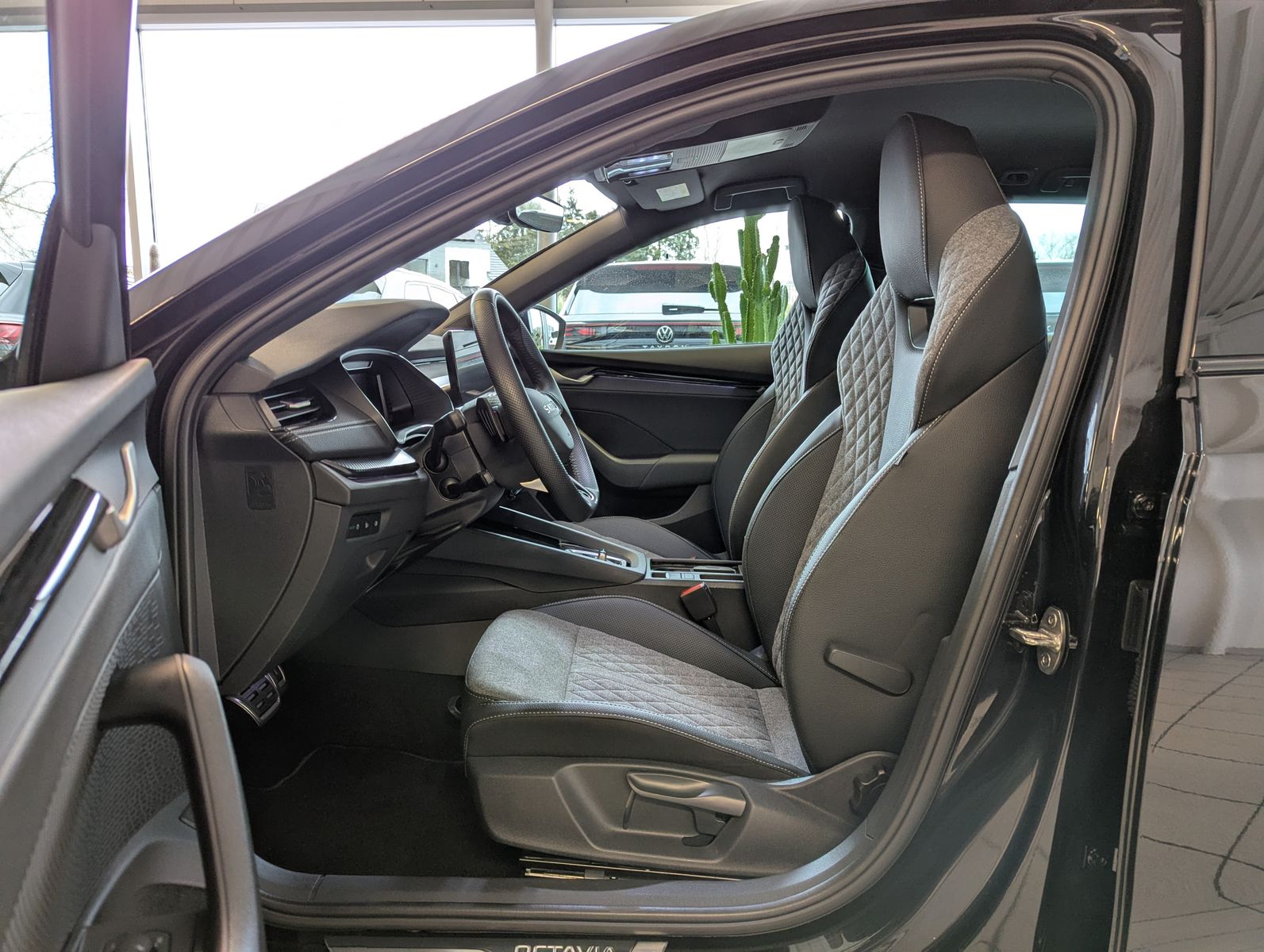 SKODA Octavia 2.0 TDI Sportline Matix Canton AHK 5J-Ga - Image 12