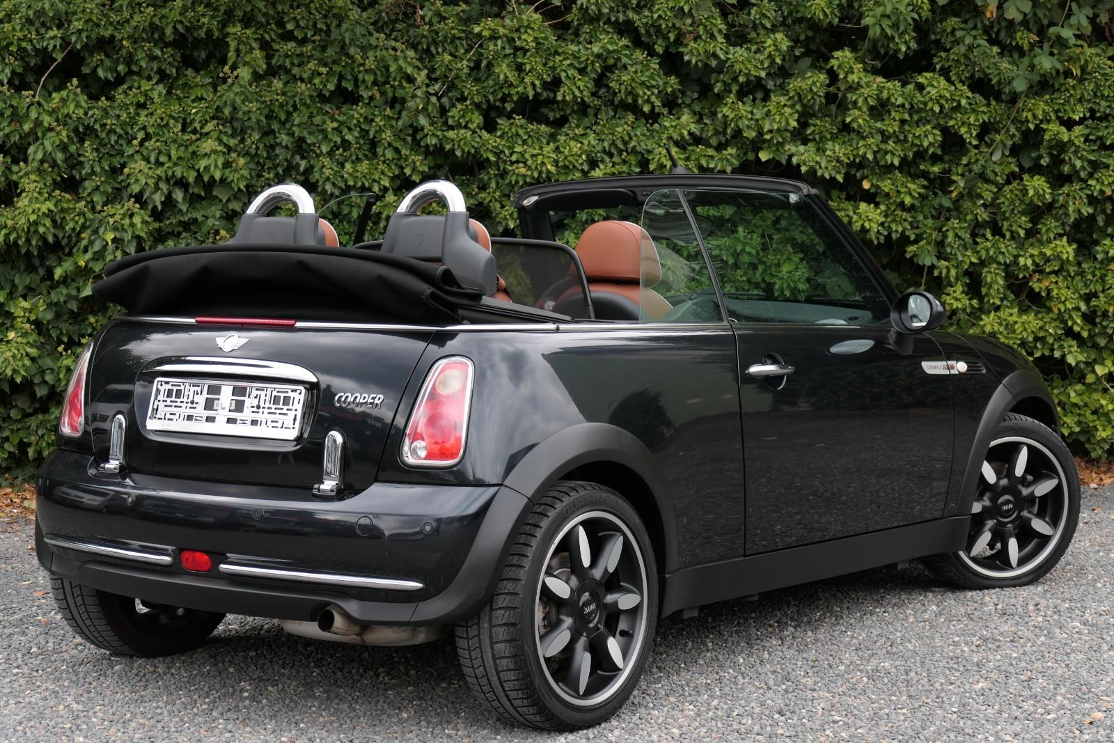 MINI Cooper S Cabrio Sidewalk* LEDER * PDC * TÜV *