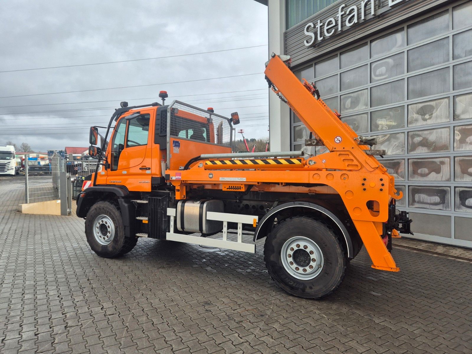 Fahrzeugabbildung Mercedes-Benz Unimog U530 4x4 Jotha VarioPilot Zapfwelle Hydro