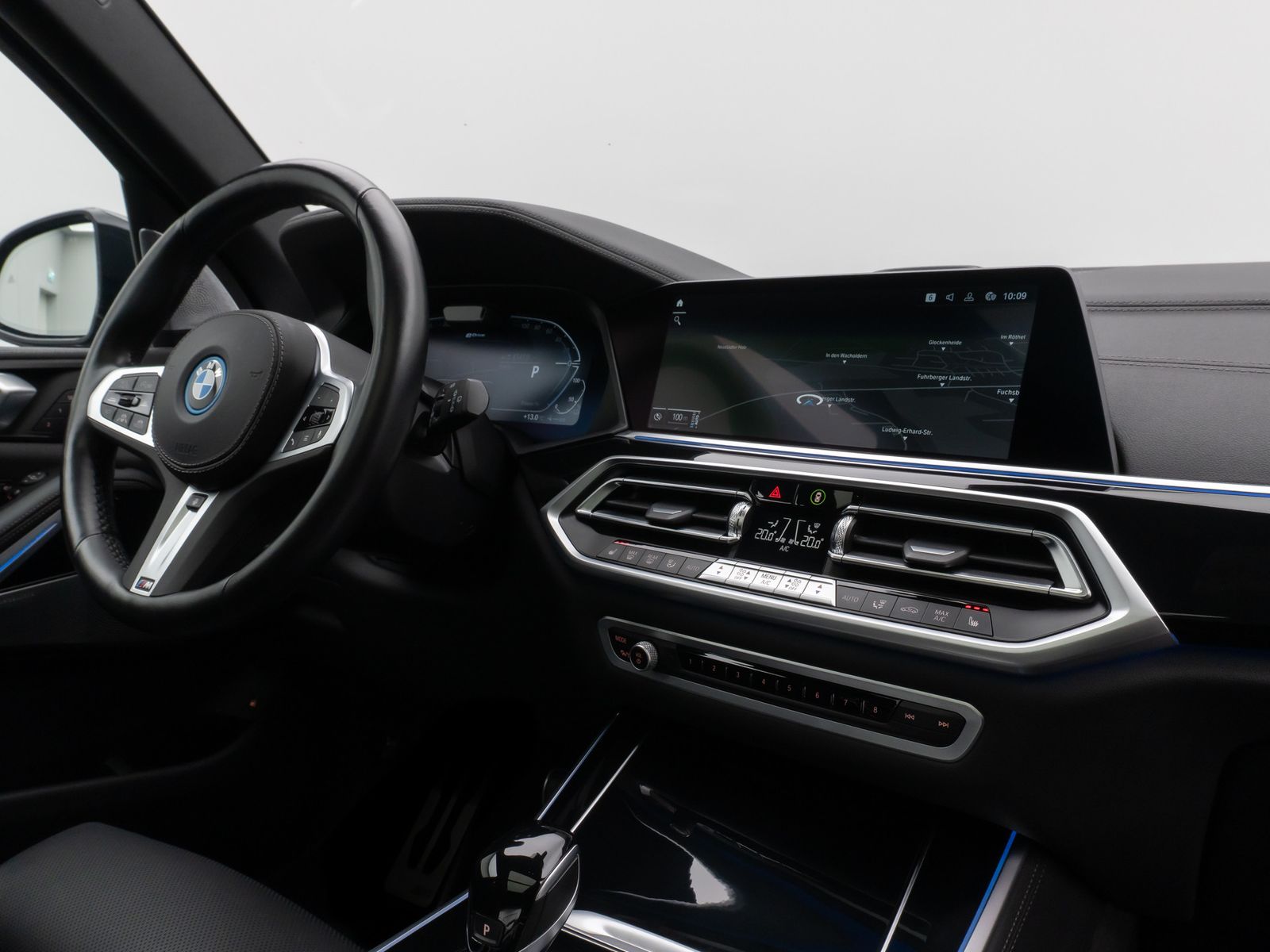 Fahrzeugabbildung BMW X5 xD45e M Sport Panorama Laser 360°HUD DAB B&W