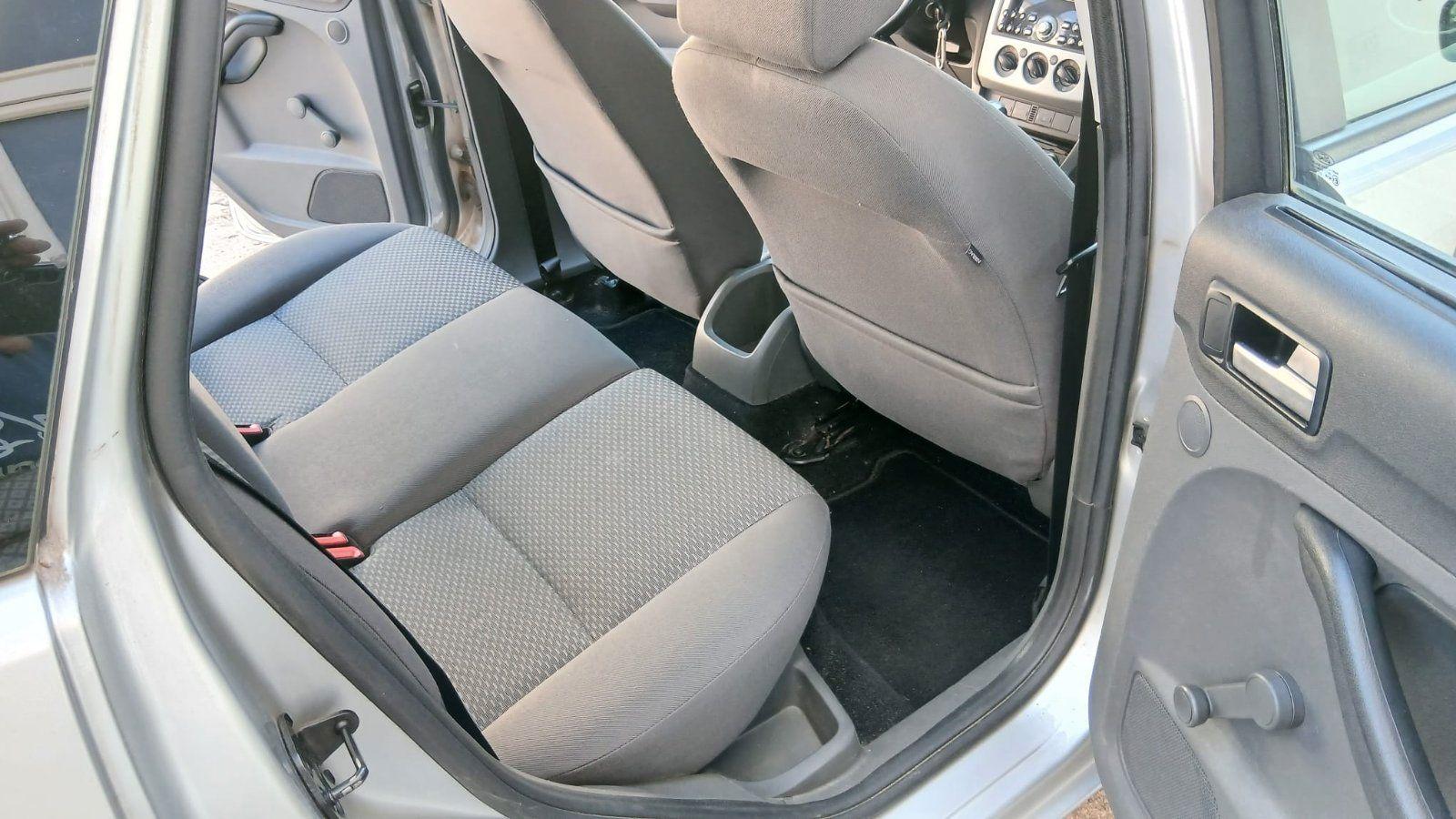 Ford Focus 2005 — photo 9