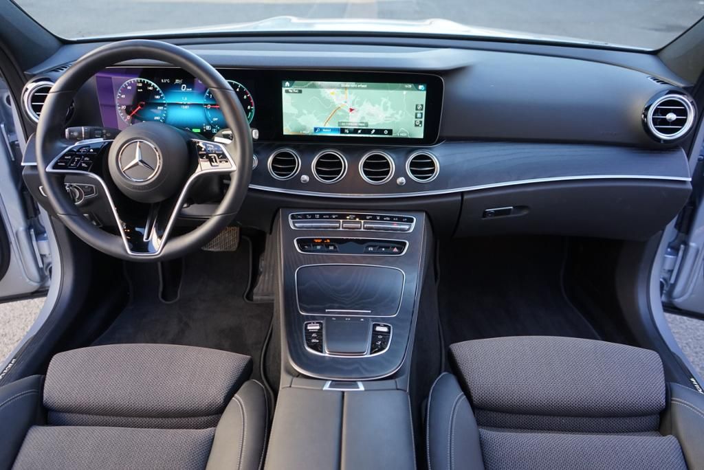 Fahrzeugabbildung Mercedes-Benz E 300 de T-Modell AMGLine + Avantgarde *PanoDach