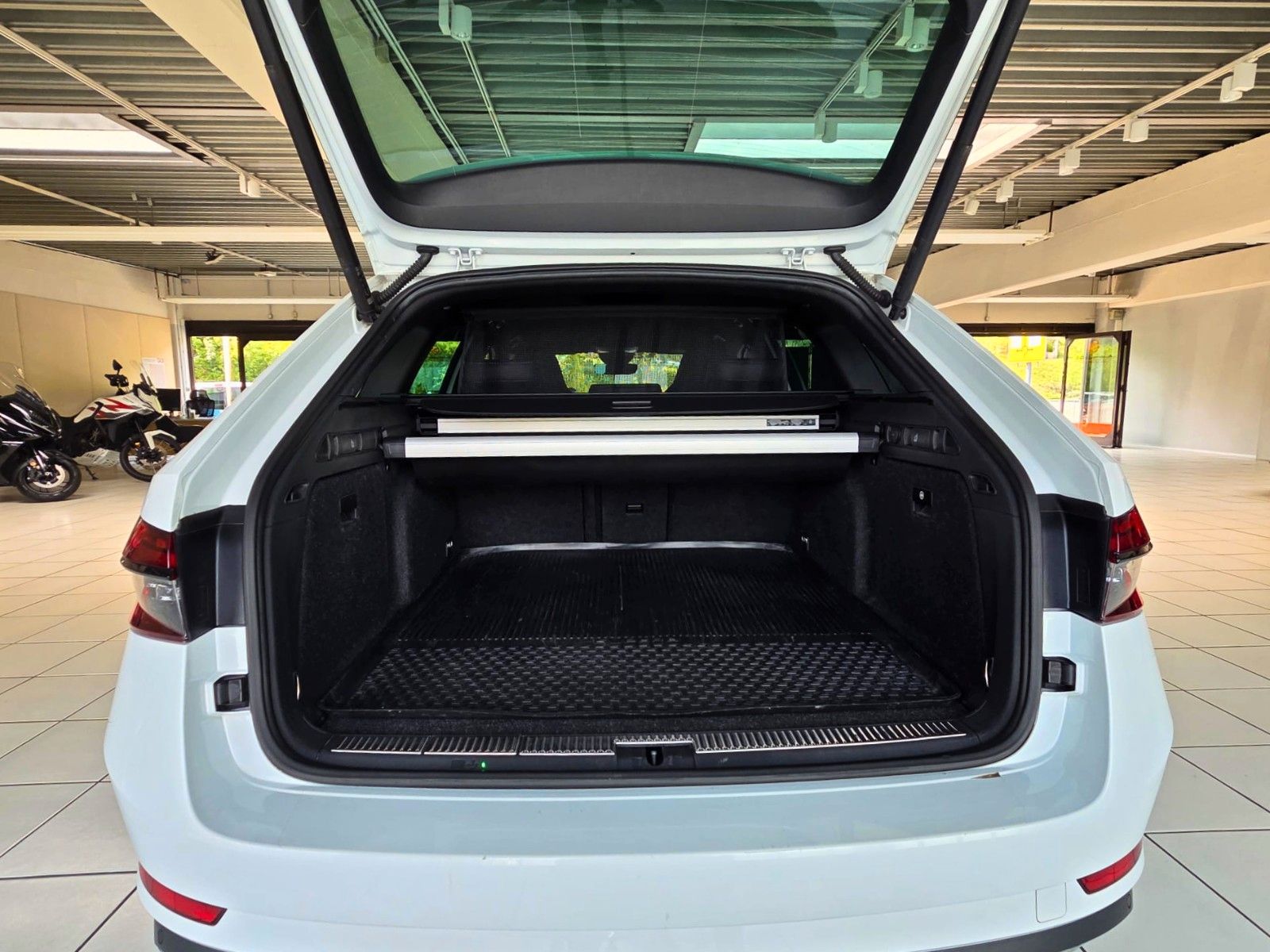 SKODA Superb — zdjęcie 24