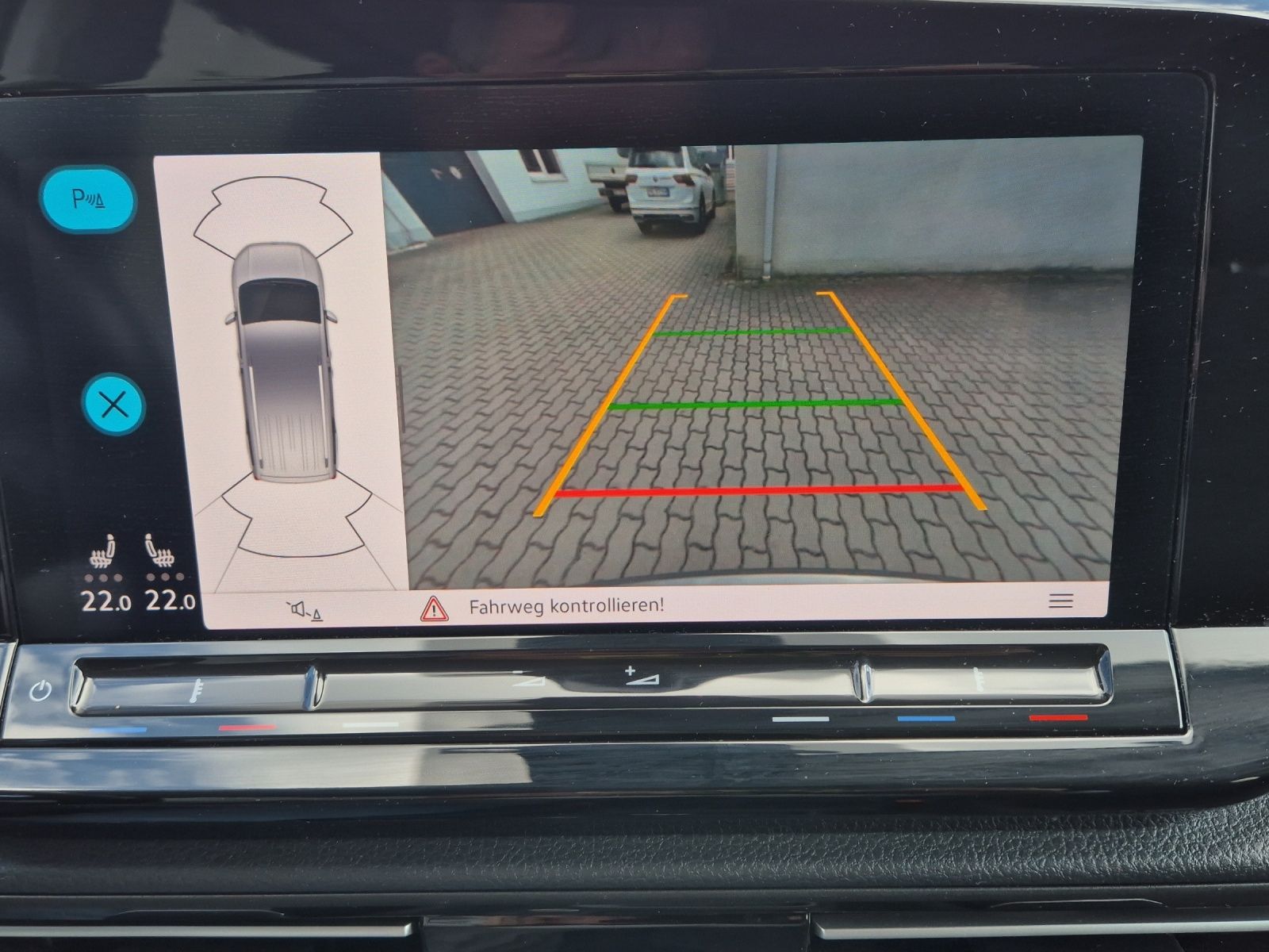Fahrzeugabbildung Volkswagen Caddy TDI Style Maxi DSG 7-Si LED AHK Navi AID A