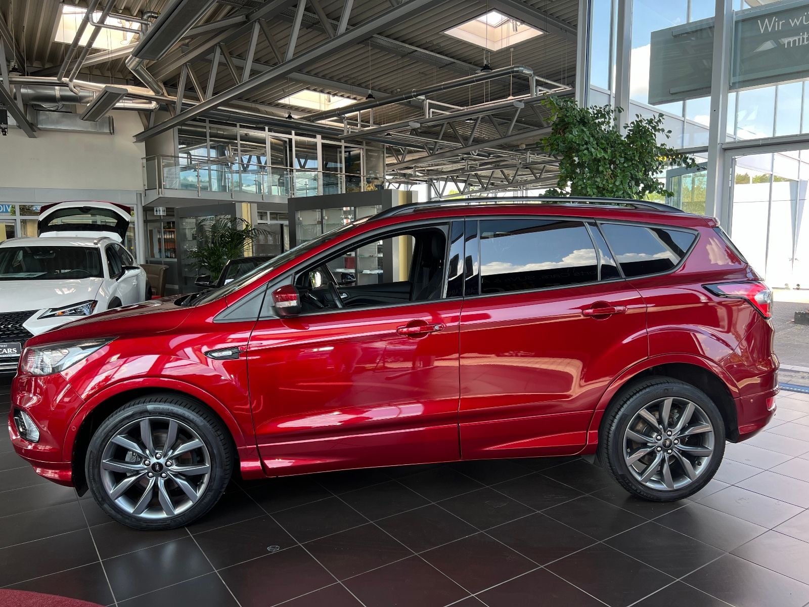 Fahrzeugabbildung Ford Kuga ST-Line PANO SONY RFK ACC