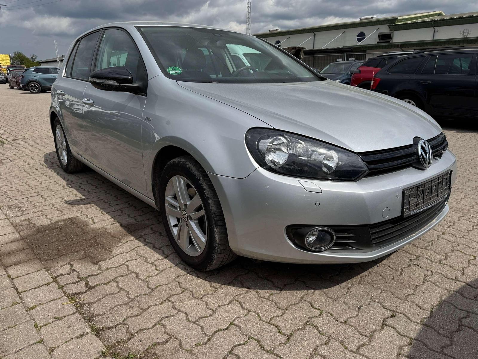 Volkswagen Golf 1.6 TDI DSG Match Behindertenumbau 1.Hd Tuv