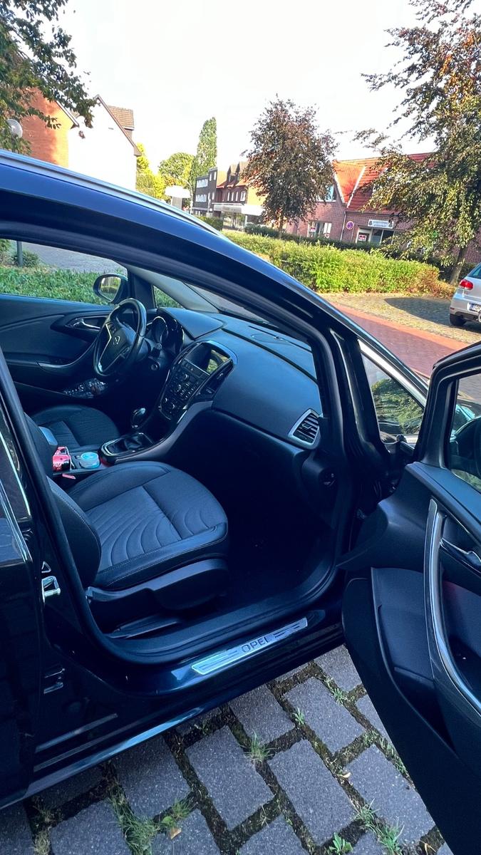 Opel Astra 2014 — photo 5