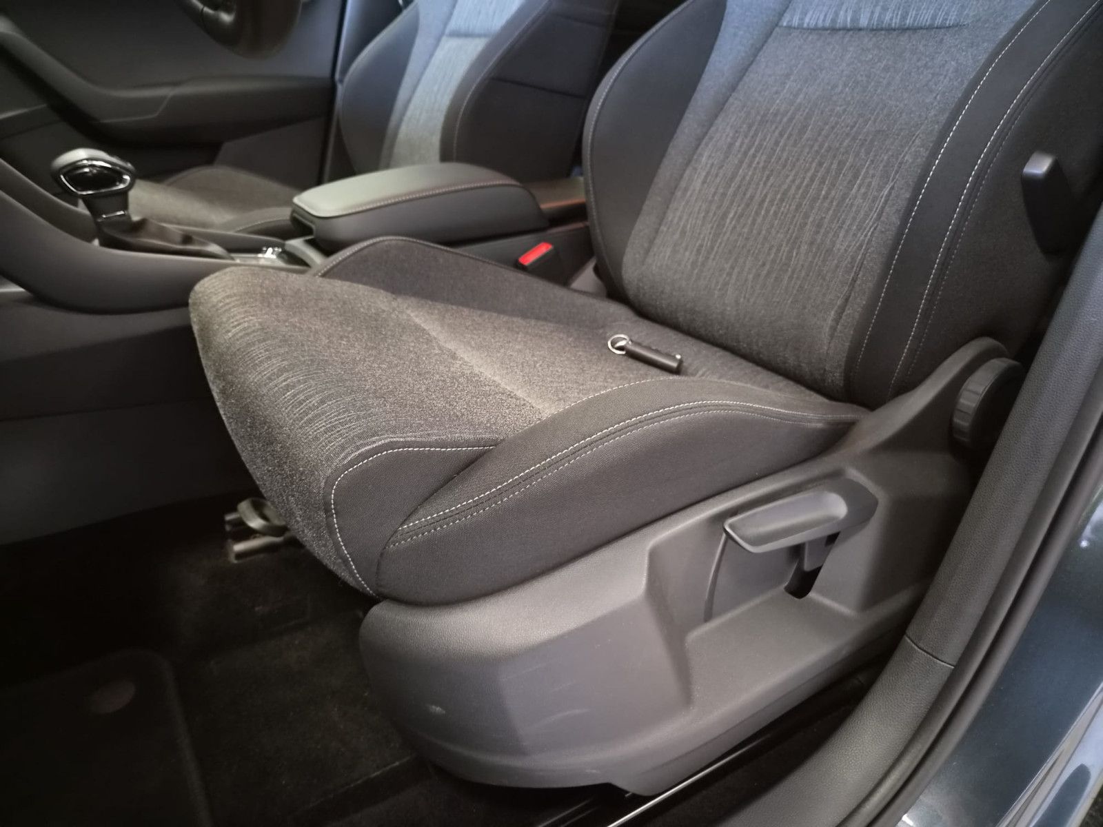 Fahrzeugabbildung SKODA Karoq Style /  1. Hand / Garantie