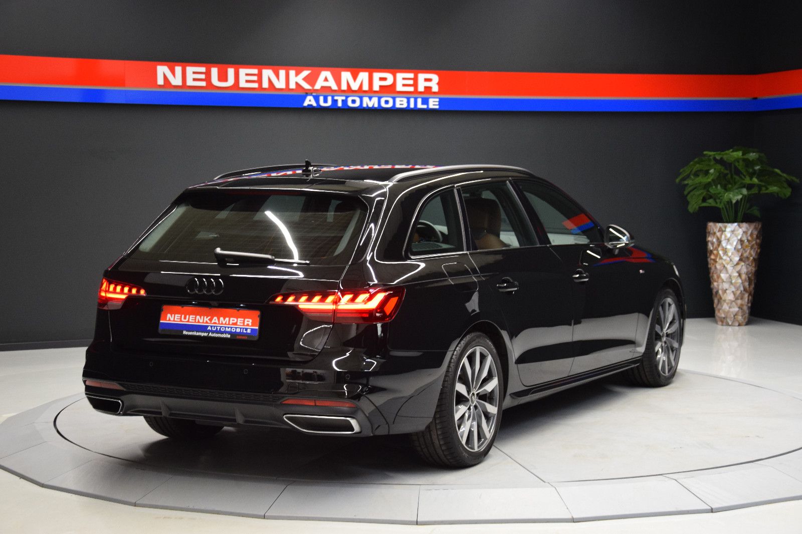 Fahrzeugabbildung Audi A4 Avant 40 TDI S line MATRIX 3-Zonen ACC