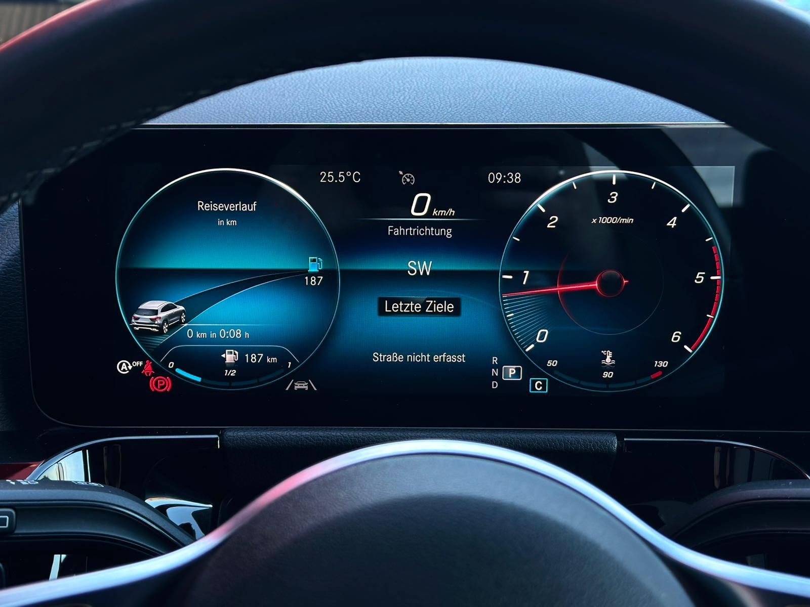 MERCEDES-BENZ GLA 200d NIGHT* MULTIBEAM#SHZ#SH#360CAM#NAV#TEMP - Image 12