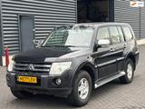 Mitsubishi Pajero 7 sitze 3.0 V6 2.972cc 133kW (181pk) 4x4 - Mitsubishi Pajero mit Benzin-Antrieb: Automatik