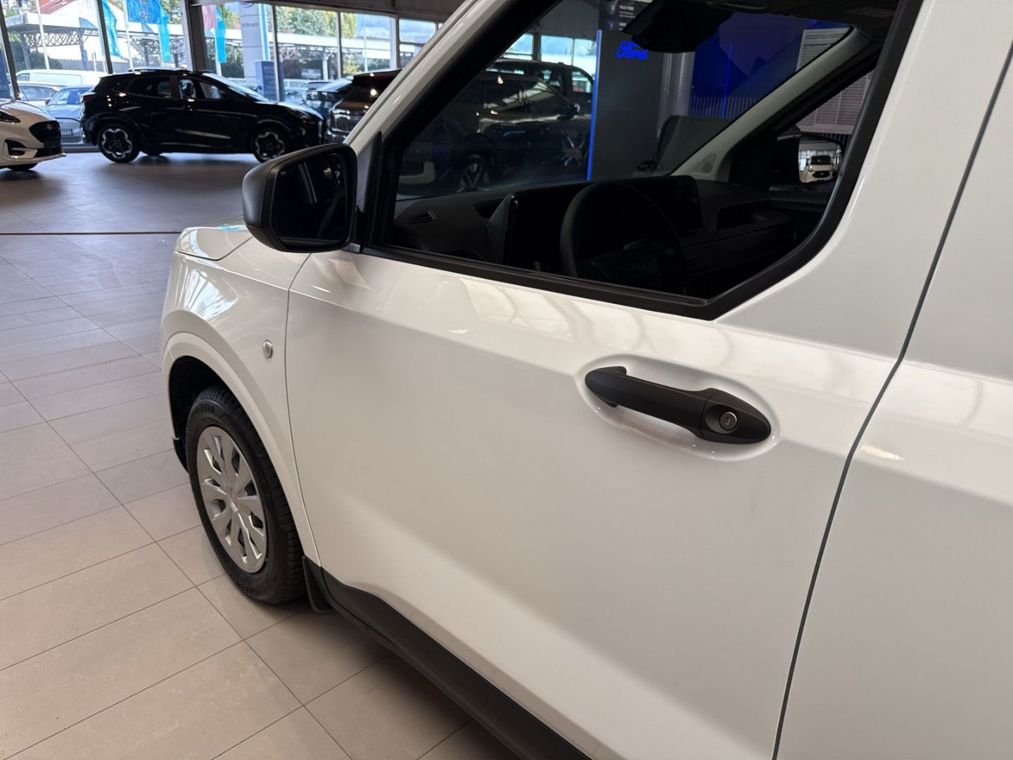 Fahrzeugabbildung Ford Transit Courier Trend AHK Apple CarPlay Android