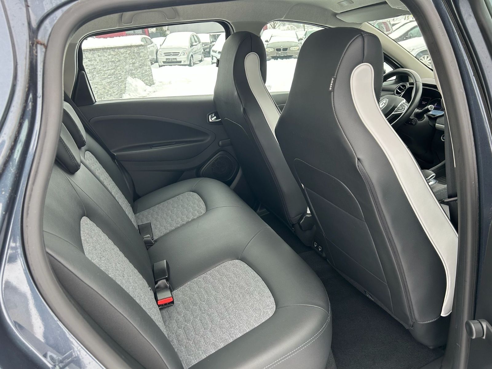 Fahrzeugabbildung Renault ZOE Experience°52 kWh°Winterpaket°1.Hand°PDC°