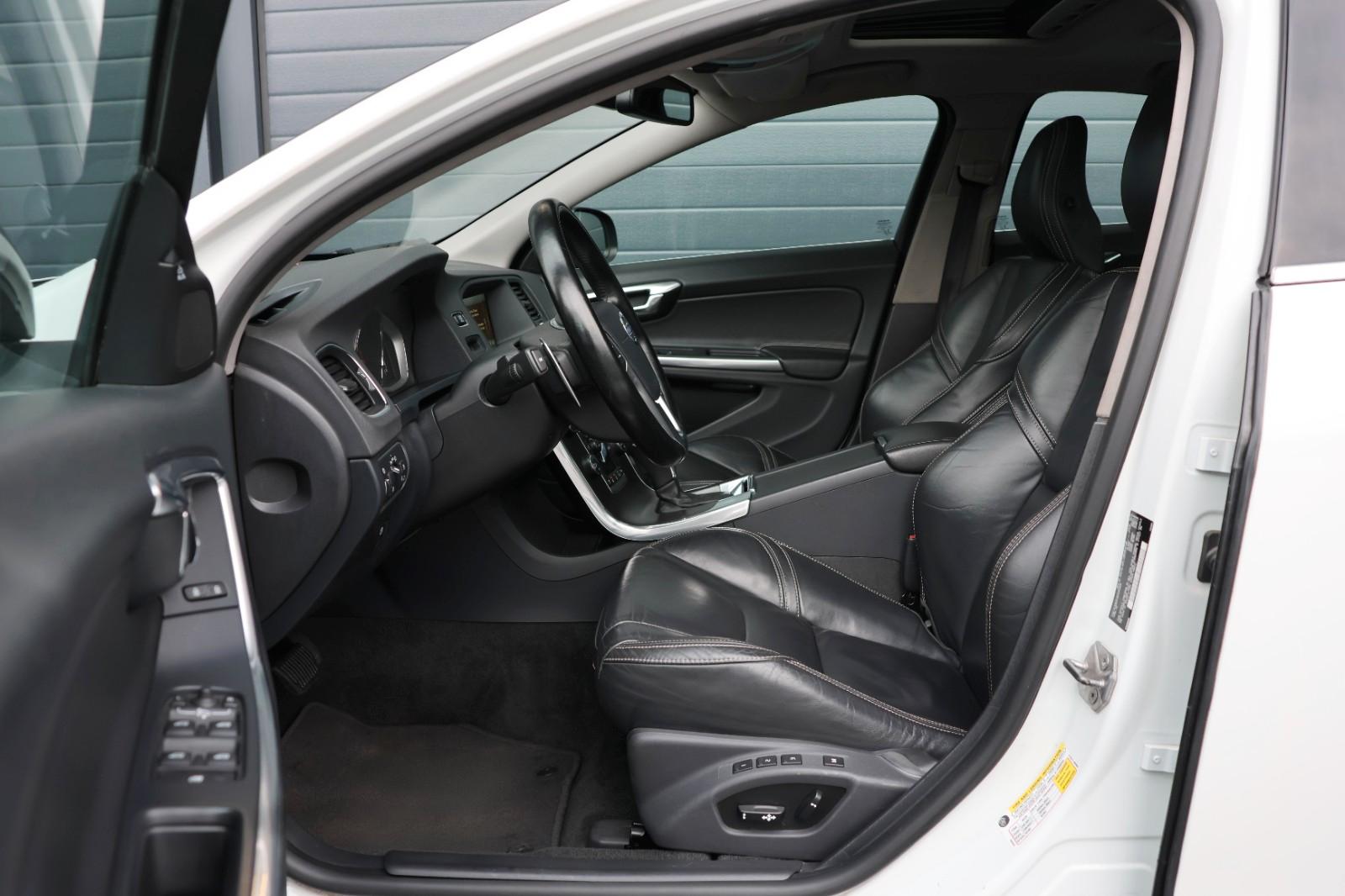 VOLVO S60 3.0L T6 AWD R-DESIGN / ACC / 4XSHZ / LHZ / CAMÉRA / 19 | 347 ch | BVA | PACK SPORT | RÉGLAGE ÉLECTRIQUE DES SIÈGES AVEC FONCTION MÉMOIRE | TOIT OUVRANT