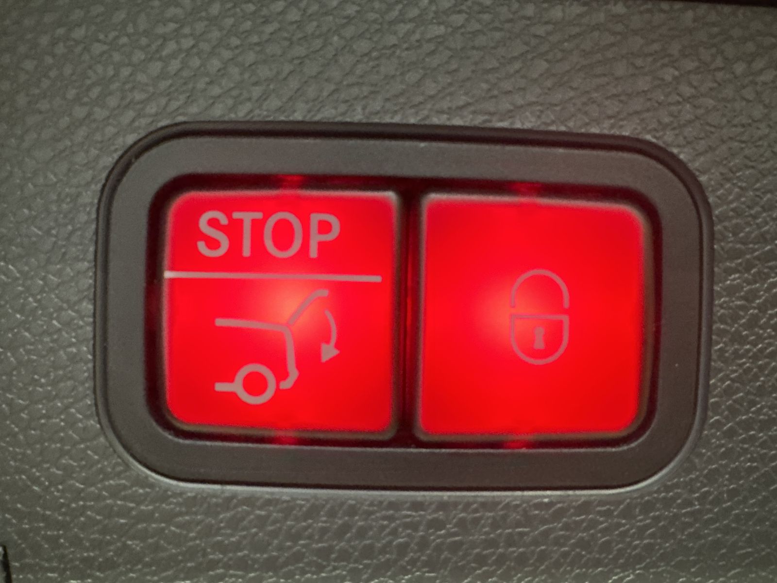 Fahrzeugabbildung Mercedes-Benz E 300de T AMG-Line NAV+LED+PANO+BURMESTER+KAMERA