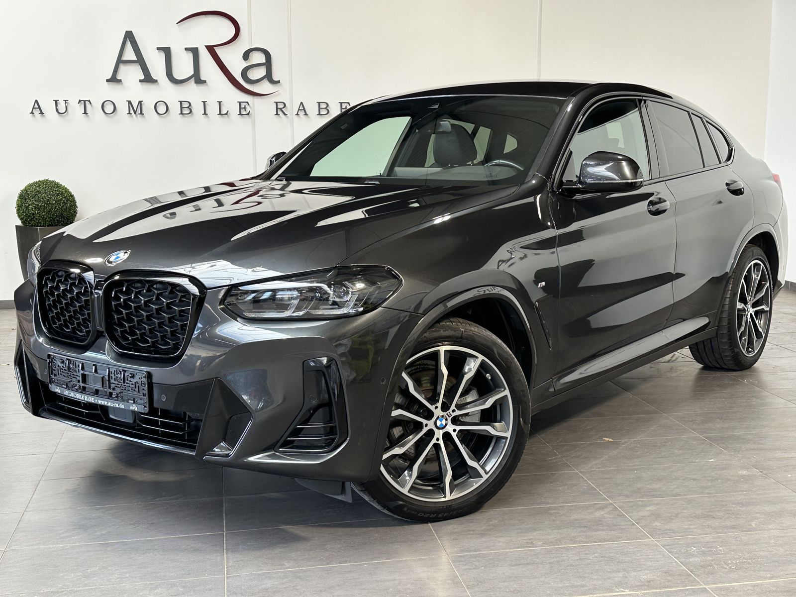 Fahrzeugabbildung BMW X4 xDrive20d M-Sport NAV+LED+AHK+20ZOLL+ACC+HIFI