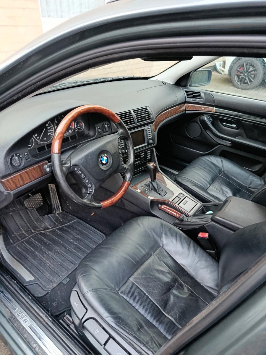 BMW 525 2004 — rear view