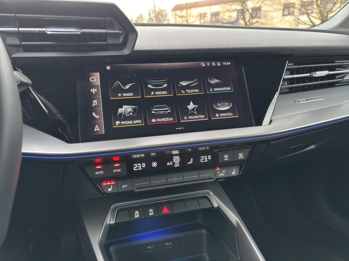 Fahrzeugabbildung Audi A3 Limousine advanced 30 TFSI S tronic Pano AHK