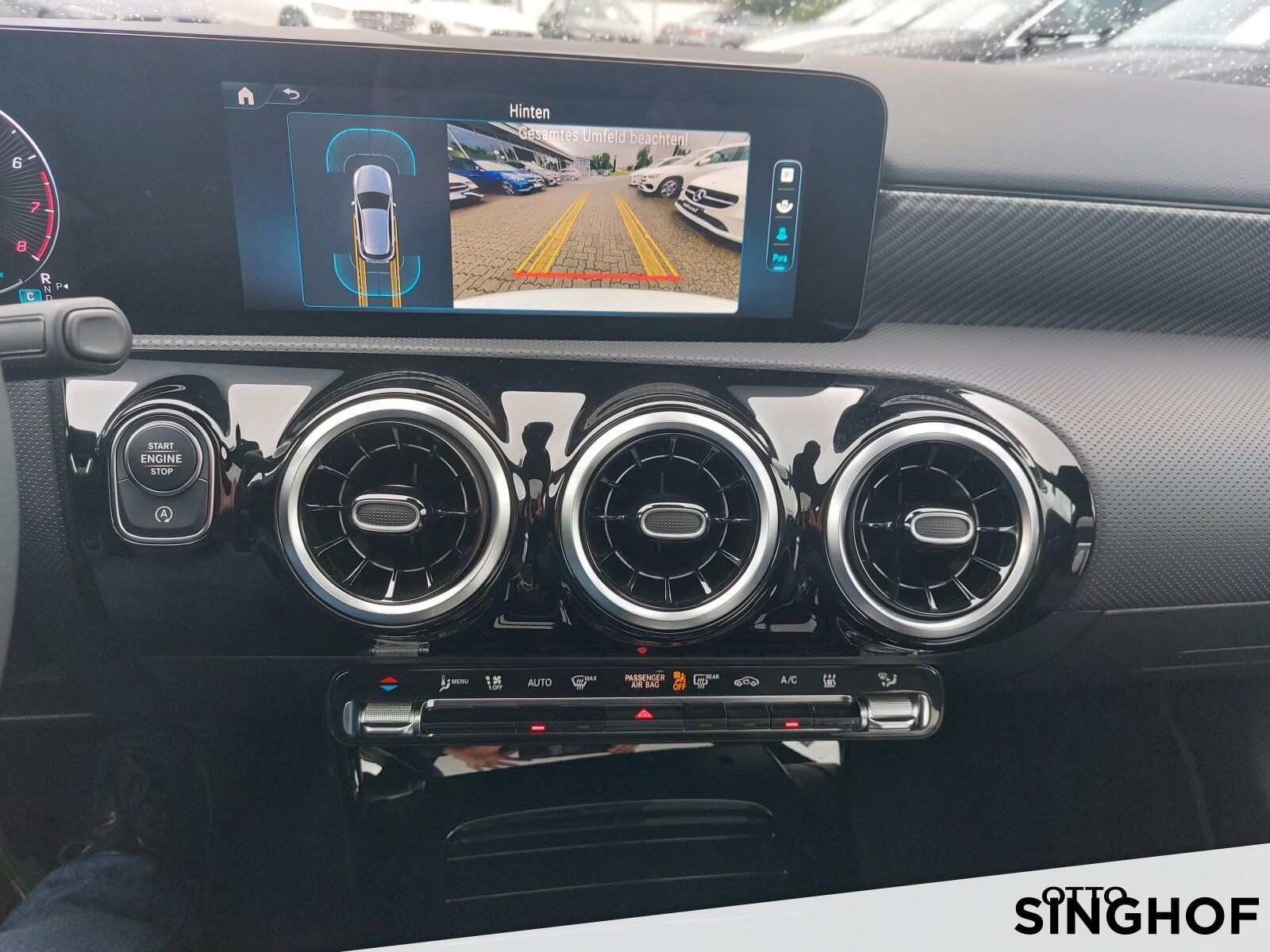 Fahrzeugabbildung Mercedes-Benz A 200 +Panodach+Standhzg+LED+Rü Kam+MBUX+Sitzhg